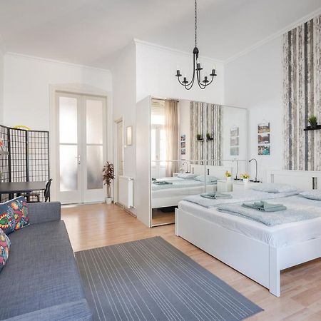 K10 - Kazinczy Street Heritage Suite - Best Location By Bqa Budapest Kültér fotó