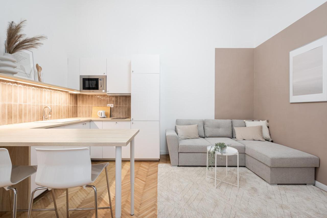 K10 - Kazinczy Street Heritage Suite - Best Location By Bqa Budapest Kültér fotó