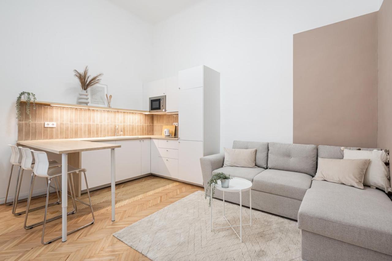 K10 - Kazinczy Street Heritage Suite - Best Location By Bqa Budapest Kültér fotó