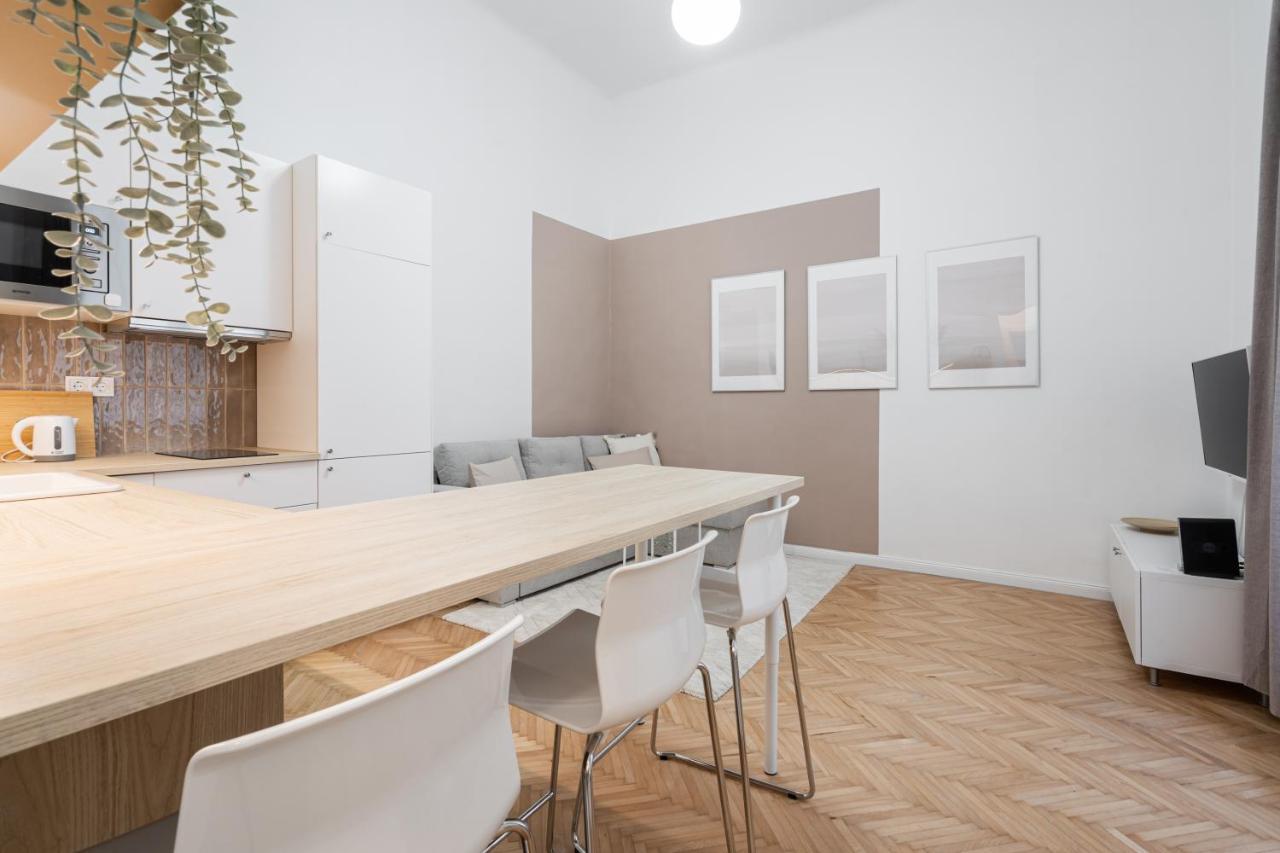 K10 - Kazinczy Street Heritage Suite - Best Location By Bqa Budapest Kültér fotó